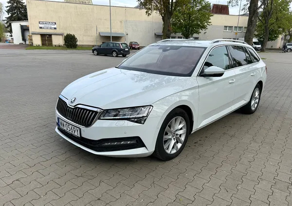 samochody osobowe Skoda Superb cena 96600 przebieg: 105450, rok produkcji 2019 z Pabianice